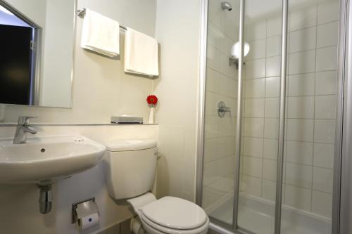 Ett badrum på Inani Hotel Morning Star