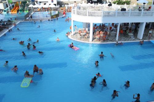 Επισκέπτες που μένουν στο J'adore Deluxe Hotel & Spa Ultra All Inclusive