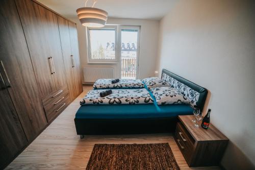 a bedroom with two beds and a window at Apartmán Tatranská Lomnica in Tatranská Lomnica