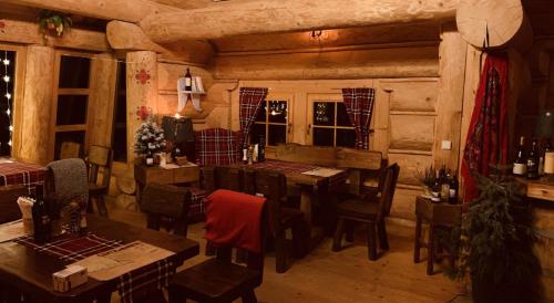 a restaurant with a dining room with tables and chairs at Ostoja Spokoju in Olchowiec
