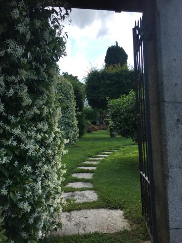 an entrance to a garden with a gate and a path at il Motto di Tommy in Castelveccana