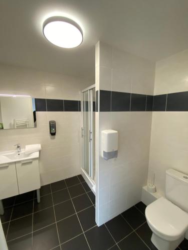 a bathroom with a toilet and a sink at Atoll Hotel Logis Angers, Beaucouzé in Beaucouzé