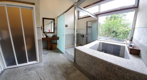 Bilik mandi di YingChia SPA Homestay