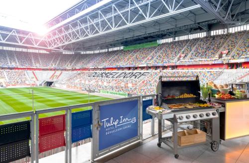 Televisyen dan/atau pusat hiburan di Tulip Inn Hotel Düsseldorf Arena - 2 Minuten Fußweg zur Messe