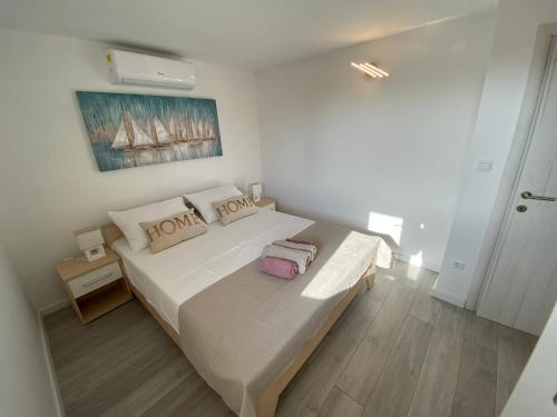 Posteľ alebo postele v izbe v ubytovaní Apartmani Vujić- Villa Dolac