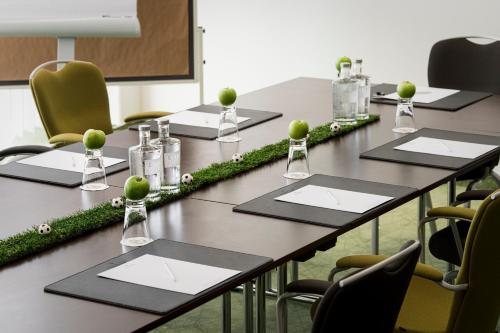 a conference room with a long table with green balls on it at Tulip Inn Hotel Düsseldorf Arena in Düsseldorf