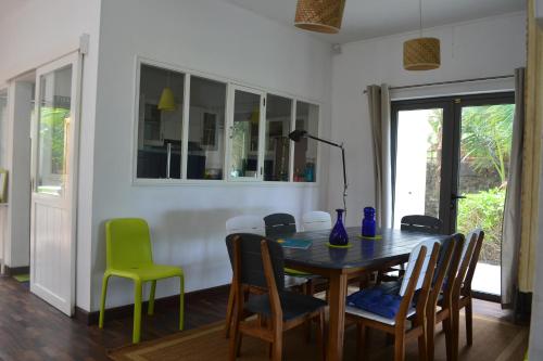 a dining room with a table and chairs at Villa du Lagon in Blue Bay