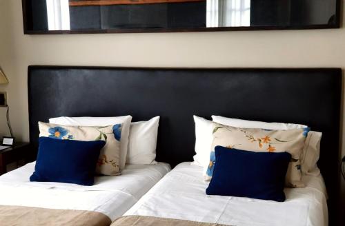 Postel nebo postele na pokoji v ubytování Legado Mitico Salta Hotel Boutique