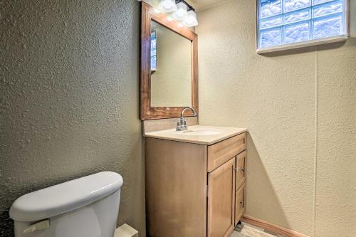 Ένα μπάνιο στο Hill City Hideaway Near Mt Rushmore and Hiking