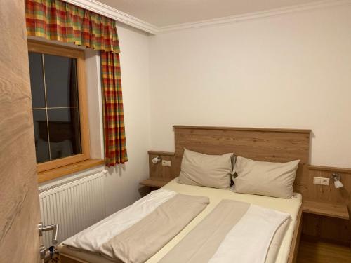 Posteľ alebo postele v izbe v ubytovaní Brandnerhof