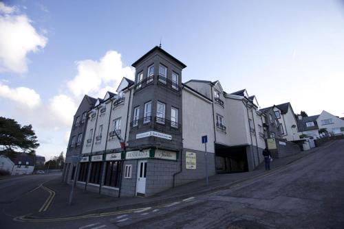 a building on the side of a street at Bank Street Lodge in Fort William