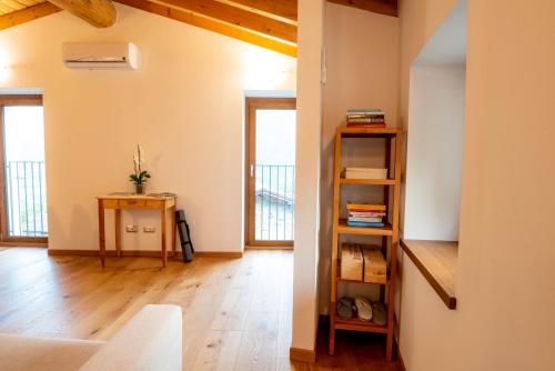 a living room with a couch and a book shelf at B&B Sopralapanca in Postalesio