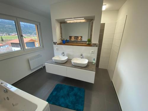 Ett badrum på Luxury Unique Homes: Chalets Inzell