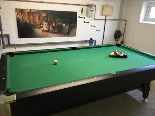 Biliár nebo kulečník v ubytování Fewo Granetalsperre