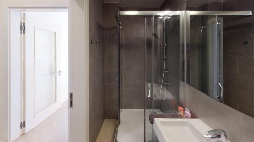 Koupelna v ubytování ONSITE Free Garage Parking, 10min Centre by Bus