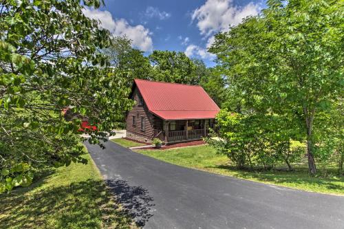 Rustic Cabin w/ Screened Deck: 8 Mi to Dollywood photo 7