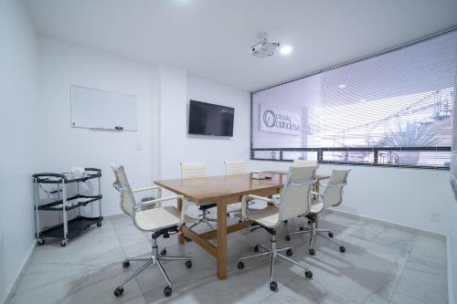 a conference room with a wooden table and chairs at Hotel Círculo Condesa in Mexico City