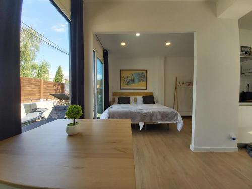 Katil atau katil-katil dalam bilik di Acero y Piedra Apartamentos con jardín privado
