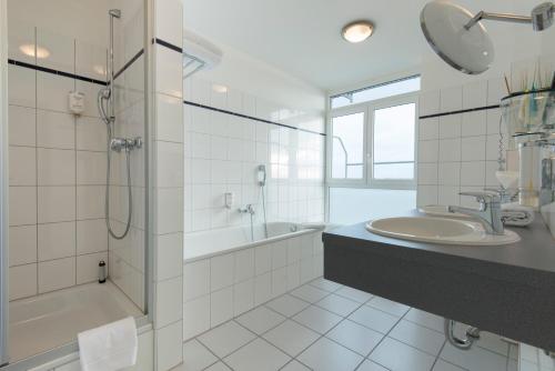 Ein Badezimmer in der Unterkunft Hotel Rheinpark Rees