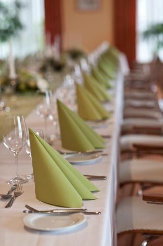 Ein Restaurant oder anderes Speiselokal in der Unterkunft Hotel Rheinpark Rees 