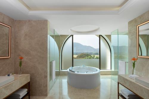 Ένα μπάνιο στο Radisson Blu Plaza Hotel Mysore