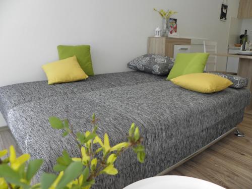 Posteľ alebo postele v izbe v ubytovaní Apartment near center,beach,bus +free parking