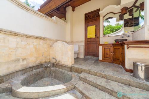 Φωτογραφία από το άλμπουμ του Treasure of Bali, 3BR villa, infinity pool, staff σε Mayong