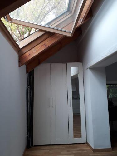 Фотография из галереи BRIGHT MEZZANINE FLAT WITH GARDEN в Афинах