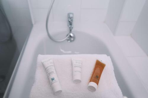 a bath tub with two toothbrushes and a tube at Best Western Hôtel des Thermes - Balaruc les Bains Sète in Balaruc-les-Bains