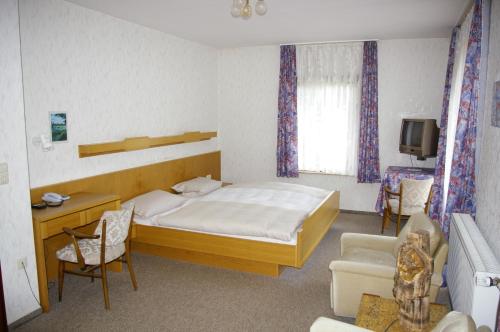 En eller flere senge i et værelse på Hotel Herrenrest