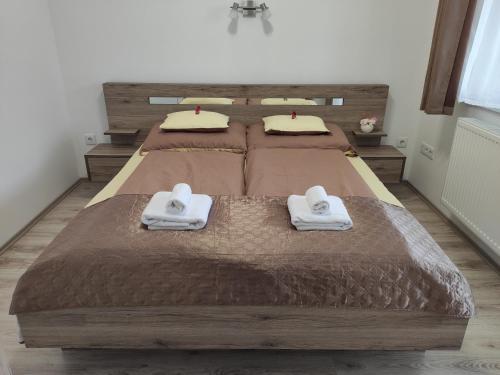 Ένα ή περισσότερα κρεβάτια σε δωμάτιο στο Hatvan Corner Apartments