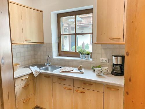 A kitchen or kitchenette at Sonnenresidenz Kastelruth