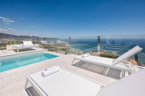 Villa de lujo. Infinity Pool y vista 360º de Nerja