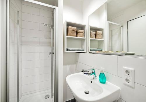 A bathroom at smartments Graz
