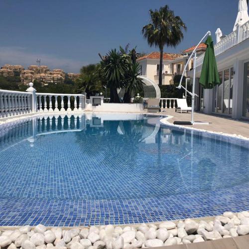 R02 Luxury Apartment in Villa with Pool and Garden