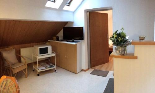 a room with a desk with a computer and a tv at Ferienwohnung Meliessnig in Mauterndorf