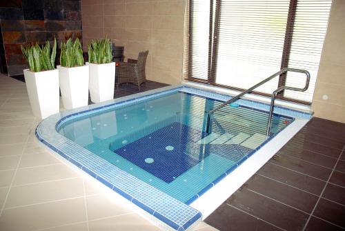 A piscina localizada em AdamEva Resort ou nos arredores