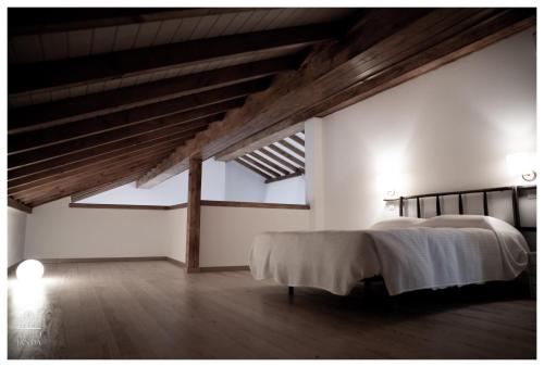 Ένα ή περισσότερα κρεβάτια σε δωμάτιο στο Almojanda 3 olive tree