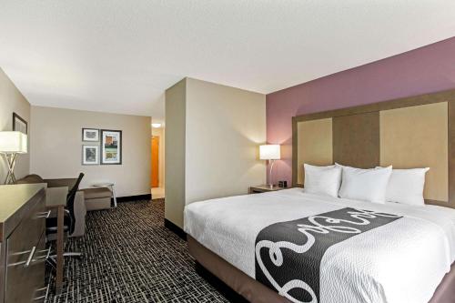 Posteľ alebo postele v izbe v ubytovaní La Quinta by Wyndham Hopkinsville