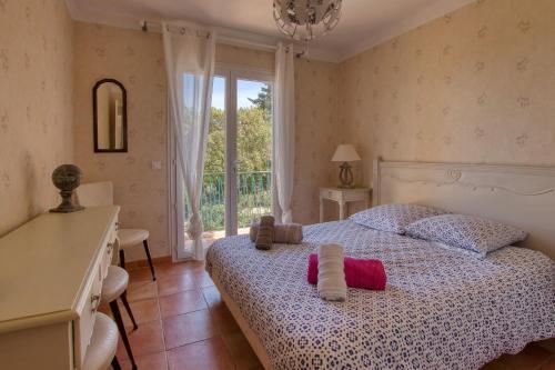 Katil atau katil-katil dalam bilik di Villa Cavalaire sur Mer
