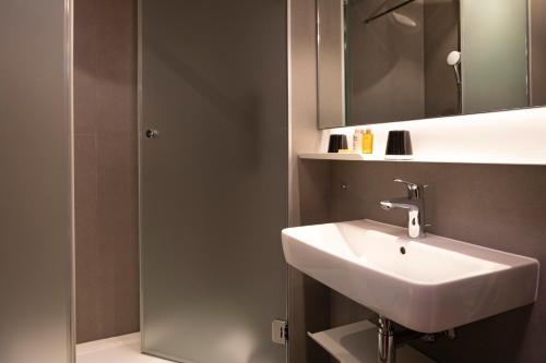 Ένα μπάνιο στο Hôtel Gutenberg