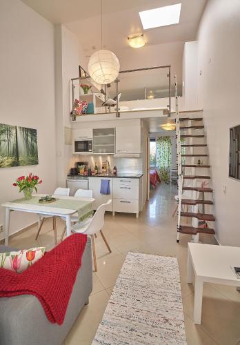 a living room with a table and a kitchen at Staylong Hotell in Täby