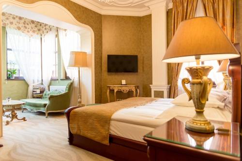 TV a/nebo společenská místnost v ubytování Bohema Boutique Hotel & Spa