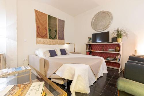 Garci Deluxe Suite by Valcambre