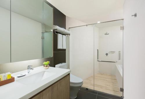 ห้องน้ำของ Somerset Harbourview Sri Racha - SHA Extra Plus