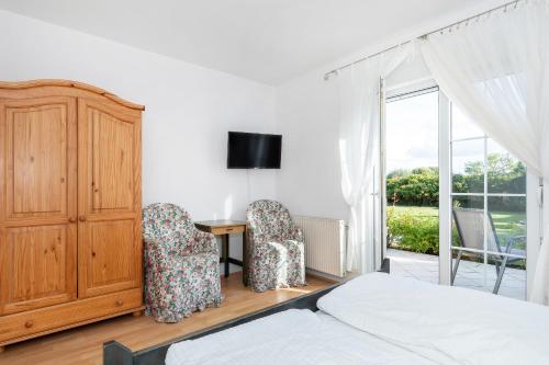 a bedroom with a bed and a table and chairs at Regatta in Chłopy