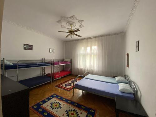 Postel nebo postele na pokoji v ubytování Mosaico Alfetta Hostel