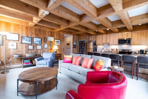 Kuchyň nebo kuchyňský kout v ubytování Tree Tops Lionshead by Vail Realty