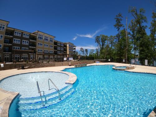a large swimming pool at a apartment complex at Lakeside Lodge Clemson in Clemson