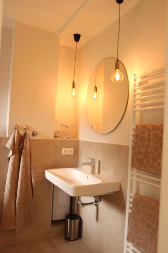 Ένα μπάνιο στο Ferienappartements Bergen